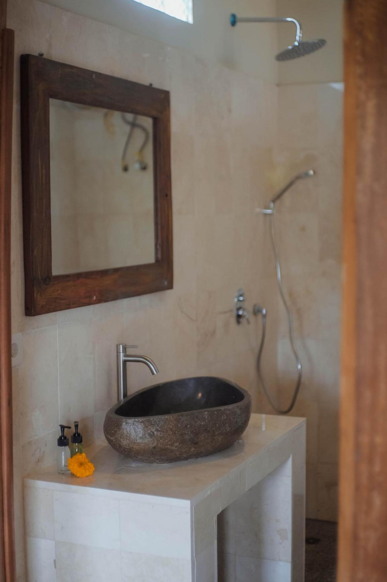 Nirwa 1 Ubud Guesthouse Bagian luar foto